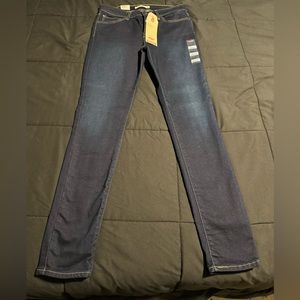 Levis 711 Skinny Hypersoft Jean 8 Medium (W29 L30)
